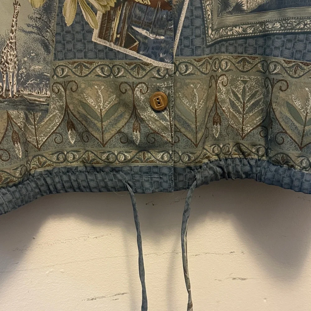 Teddi NWT XL Blue Leaf Print Shirt with Buttons and draw string on bottom - Picture 4 of 7